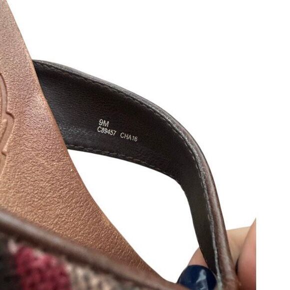 b.o.c Striped Wedge Flip Flops Size 9 - Picture 6 of 6